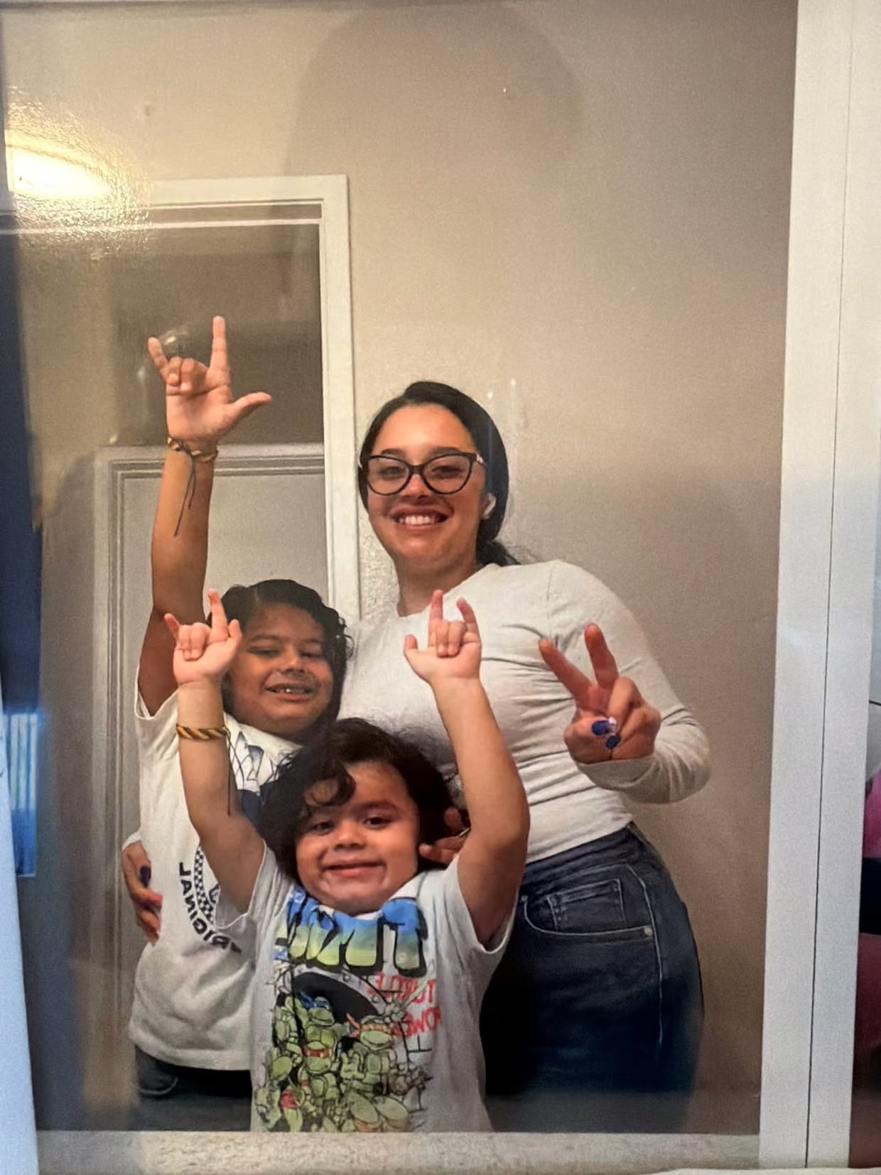 Lesly Rodriguez Gutierrez (R) and her two children, aged five and six, were detained by ICE in San Francisco, California, US, on March 3, 2026.