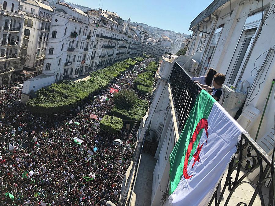 201903mena_algeria_protest_1