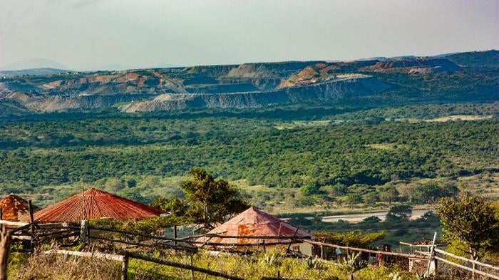 Coal mine in Somkhele viewed from Ocilwane village in Fuleni, KwaZulu-Natal. © 2018 Rob Symons