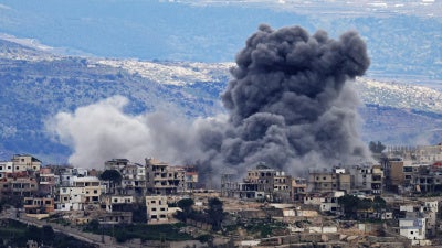 دخان يتصاعد من قصف إسرائيلي على بلدة الخيام في جنوب لبنان في 4 مارس/آذار 2026.