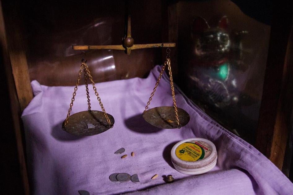 gold trading shop in Santa Milagrose