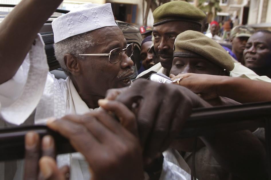 A man in a white hat surrounded by soldiers