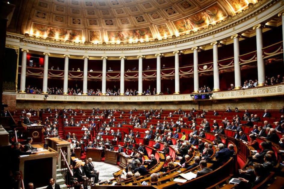 Séance de l'Assemblée nationale dans l’hémicycle du Palais-Bourbon à Paris – partie consacrée aux questions au gouvernement – tenue le 16 novembre 2016.