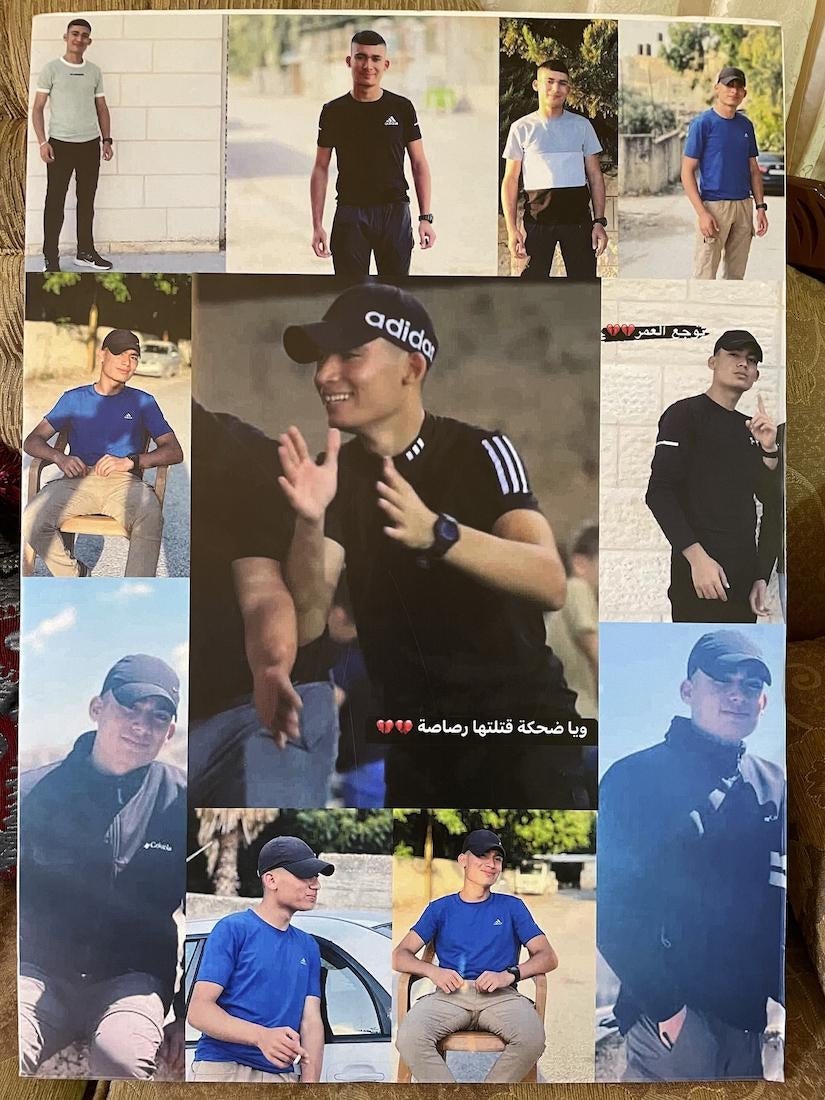 Une collection de photos de Mahmoud al-Sadi, affichée dans la maison de ses parents dans le camp de réfugiés de Jénine. Photographie prise le 6 mai 2023. 