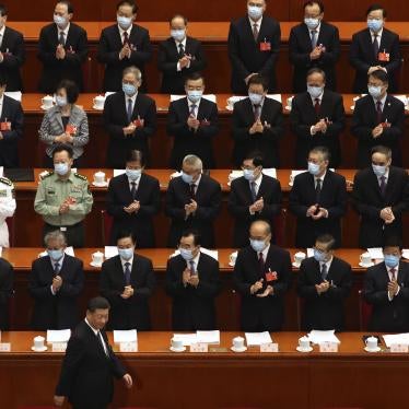 Delegates applaud as Chinese President Xi Jinping arrives for the opening session of China's National People's Congress (NPC) at the Great Hall of the People in Beijing, May 22, 2020.  © 2020 AP Photo/Ng Han Guan, Pool