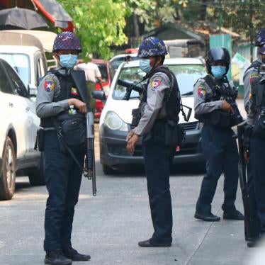 202106asia_myanmar_police_kamayut_court