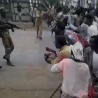 A picture of security forces point their guns at protesters in Oromia region, Ethiopia.