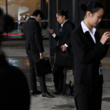 People check their phones during the World Internet Conference in Wuzhen, China, November 17, 2016. 