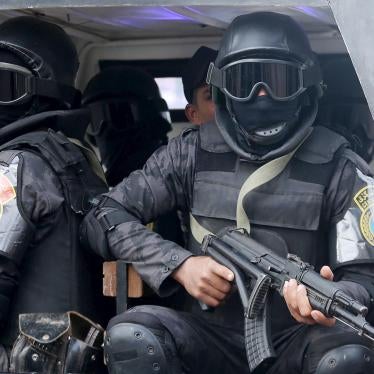 Members of security forces keep watch in Tahrir Square during the fifth anniversary of the uprising that ended the 30-year reign of Hosni Mubarak in Cairo, Egypt, January 25, 2016.