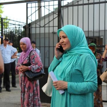 Lutfie Zadiyeva outside the courthouse in Simferopol on May 30, 2019. 